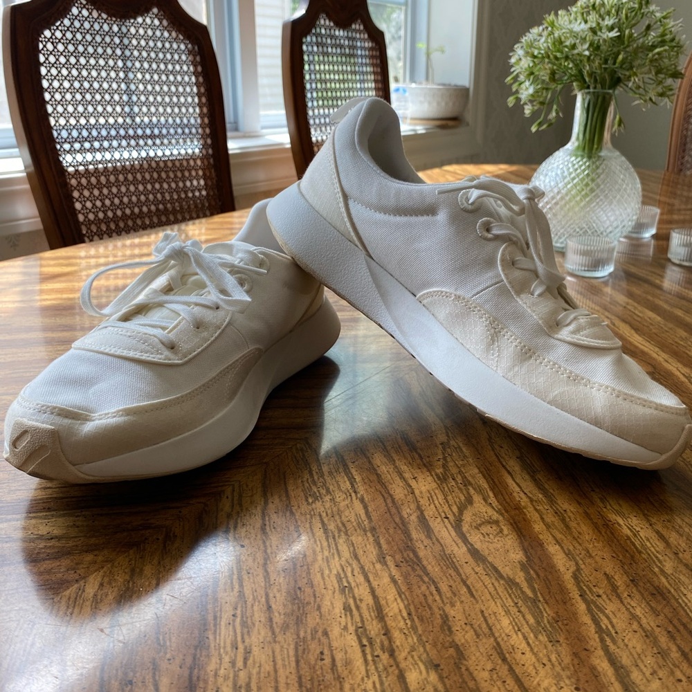 allbirds size 11 Women’s Courier Sneaker White and Cream Casual Sneakers